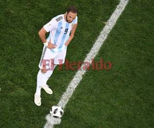Se ha convertido en indiscutible para una selección donde es el quinto máximo goleador de su historia, con 32 tantos, empatado nada más y nada menos que con Diego Maradona. Foto:AFP