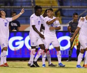 El hondureño Jonathan Rubio anotó en el minuto 5 el primer gol para la selección catracha la noche de este domingo en el estadio Olímpico de San Pedro Sula por la Liga de Naciones de la Concacaf. FOTOS: EL HERALDO.