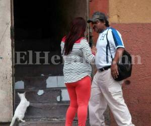 En las calles de Comayagüela se oferta el trabajo sexual de manera indiscriminada. El servicio es a toda hora.