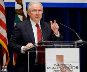 Autoridades de seguridad pidieron al Congreso aprobar legislación para acabar con los vacíos legales que impiden blindar la frontera. Foto AP