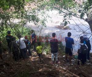 Hasta el momento la persona hallada en el río non ha sido identificada por las autoridades. (Foto: Alex Pérez/ El Heraldo)