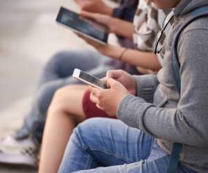 Cuando el daño llega al feed: redes exponen a jóvenes a contenidos de autolesión