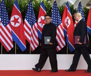 Kim Jong Un y Donald Trump durante la cumbre celebrada en Singapur. (AFP)