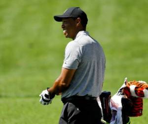 Tger Woods sonríe en una práctica para el Masters de Augusta. (Foto: AP)