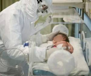 Los responsables del hospital pidieron a la pareja permaneciera en cuarentena con su bebé. Foto referencial|La República