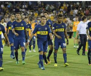 Los jugadores de Boca Júniors salieron cabizbajos, tras la derrota 1-0 en cancha de Rosario Central (FOTO: AFP)