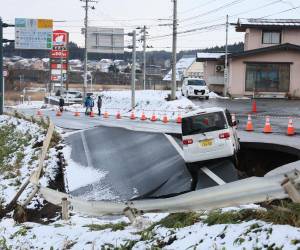 El gobierno japonés llamó a la población a estar preparada para evacuaciones ante la probabilidad de nuevos sismos fuertes.