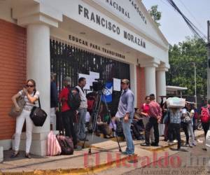 Las acciones de protesta continuaron ayer en la capital por parte de los estudiantes de la Universidad Pedagógica Nacional Francisco Morazán (UPNFM) y en varios ejes carreteros a nivel nacional.