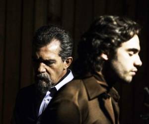 Los personajes Toby Sebastián y Antonio Banderas en esta gran cinta de solidaridad.