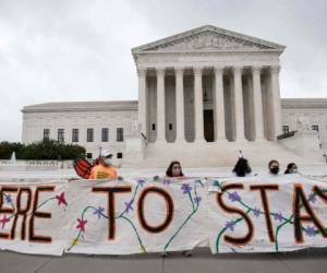 El alivio para los soñadores llega a casi un año de que la Corte Suprema de Justicia estuviese considerando el rumbo del programa. Foto: Agencia AFP.