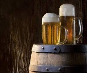 La entrega incluye 20 barriles y cuatró palés de cerveza y sidra.