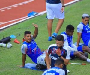 Molestos reaccionaron los hondureños por los tres cambios que realizó el entrenador uruguayo Fabián Coito en el medio tiempo del partido de la Bicolor contra Estados Unidos.