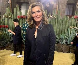 Montserrat Lourdes Socorro Oliver Grimau es una modelo, empresaria, actriz, productora y conductora de televisión mexicana.