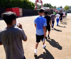 El gobierno estableció los albergues temporales esta primavera debido a que decenas de miles de niños estaban cruzando la frontera sin la compañía de un familiar adulto. FOTO: AP