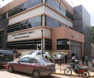 Medicina Forense ha entregado varios cuerpos equivocados. Foto: EL HERALDO.