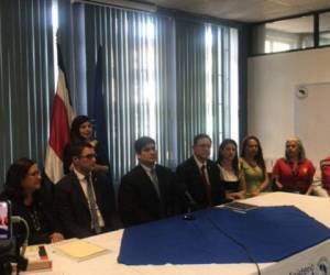 El presidente de Costa Rica, Carlos Alvarado, y el ministro de Salud, Daniel Salas, informaron sobre el caso. Foto: Cortesía.