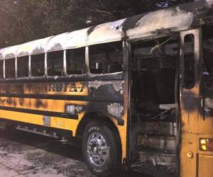 La unidad, que cubre la ruta 7 en San Pedro Sula, fue quemada en horas de la madrugada.