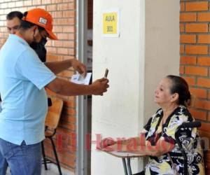 Las personas que no tienen el nuevo DNI no podrán ejercer su derecho al sufragio este próximo 28 de noviembre. Foto: El Heraldo