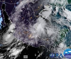 Enrique se alejó de Cabo Corrientes durante la noche y redujo su velocidad ligeramente, avanzando hacia un posible encuentro con el extremo sur de la península de Baja California. Foto: Cortesía.