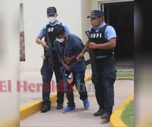 El hombre ya fue trasladado ante las autoridades competentes para proceder a juzgarlo por los delitos cometidos contra las dos pequeñas. Foto: Alex Pérez/ EL HERALDO.
