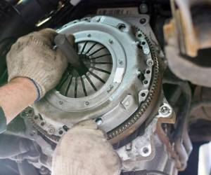 Aunque son componentes que eventualmente expiran, usted tiene en sus manos poder prologar la vida útil del sistema de embrague al máximo. Esto le ahorrará dolores de cabeza y altos gastos prematuros.