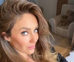 Los seguidores de la ex RBD la felicitaron por su nuevo bebé al que en la imagen no se le logra ver el rostro. Foto: Instagram.