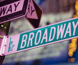En esta foto del 19 de enero de 2012, un letrero de la calle Broadway en Times Square en Nueva York. AP.