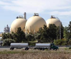 El barril de WTI retrocedió este lunes tras emitir Washington una licencia comercial de sesenta días para la venta de producción petrolera iraní