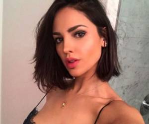 Eiza González Reyna ​ es una actriz y cantante mexicana, conocida por haber interpretado a Dolores Valente en la serie mexicana 'Lola, érase una vez', adaptación de la telenovela argentina Floricienta, original de Cris Morena.