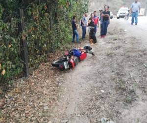 Así quedó la motocicleta en la que se conducía el joven.