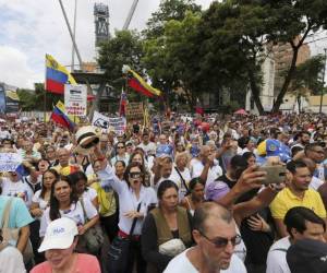Opponents of Nicolas Maduro's government attend a rally led by opposition leader Juan GuaidÃ³, in Caracas, Venezuela, Saturday, May 11, 2019. GuaidÃ³ has called for nationwide marches protesting the Maduro government, demanding new elections and the release of jailed opposition lawmakers. (AP Photo/Fernando Llano)