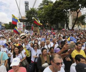 Opponents of Nicolas Maduro's government attend a rally led by opposition leader Juan GuaidÃ³, in Caracas, Venezuela, Saturday, May 11, 2019. GuaidÃ³ has called for nationwide marches protesting the Maduro government, demanding new elections and the release of jailed opposition lawmakers. (AP Photo/Fernando Llano)