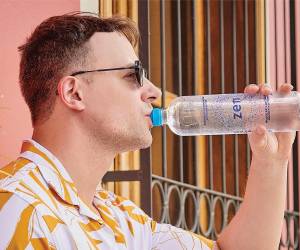 Con su máxima pureza y sabor inigualable, agua Zen es la opción que mejor complementa una vida sana y enfocada en el momento.