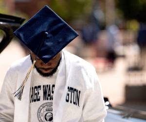 El apoyo de los 10,000 dólares solo se aplica a aquellos que ganen menos de 125,000 dólares anuales.