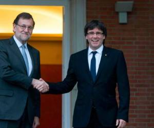 El gobierno de Rajoy pide al Senado el cese de la totalidad del gobierno regional catalán, que tiene como presidente a Carles Puigdemont. Foto: AFP