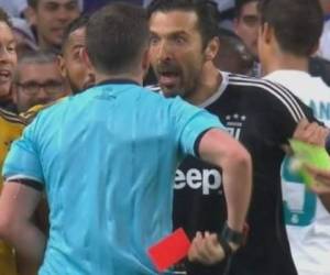 Buffon, en el momento de la expulsión. Foto captura