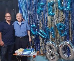 Chelato junto a su hijo Rudy celebrando su natalicio. Foto: Twitter