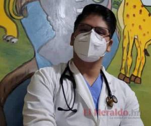 Yasser Cuéllar, de 27 años, se convirtió en el médico más joven en morir por covid-19. El joven murió el mismo día que culminaba su práctica profesional.