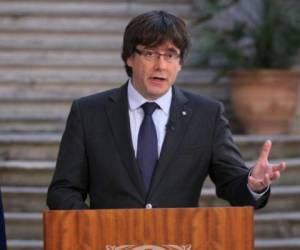 Puigdemont, quien partió a Bélgica después de que el parlamento regional declarara la independencia el 27 de octubre, se reunió el martes en Bruselas con la número dos de ERC, Marta Rovira, para negociar la investidura. Foto: AFP