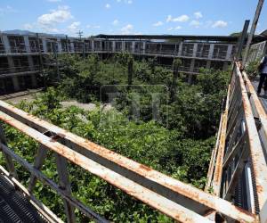 El proyecto de cárcel de La Acequia, ubicado en Naco, Santa Bárbara, vuelve a figurar entre las opciones para construir un centro penitenciario de máxima seguridad en Honduras, pese al abandono y deterioro que presenta desde hace casi una década.