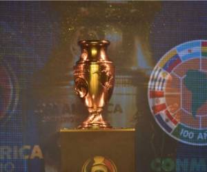 El trofeo de la Copa América en la edición centenario que ganó Chile. Foto: Conmebol.
