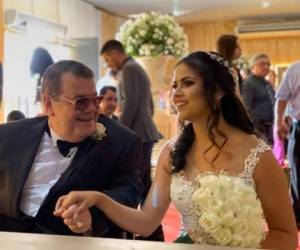 La familia del empresario no lo acompañó en su boda en cambio por el lado de la novia su familia no dudó en apoyarla al ver lo decidida y enamorada que está.