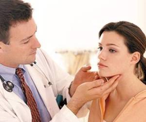 Un bulto o masa en el cuello que algunas veces crece rápidamente es un primer síntoma. Foto: El mañana global