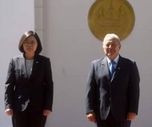 El presidente de El Salvador, Salvador Cerén junto a la presidenta de Taiwán, Tsai Ing-wen. Foto AFP