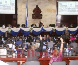 En la juramentación en el Congreso Nacional los funcionarios prometieron ser fieles a la República, no precisamente a los partidos políticos.