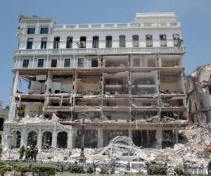Vista del Hotel Saratoga luego de una poderosa explosión en La Habana, el 6 de mayo de 2022.