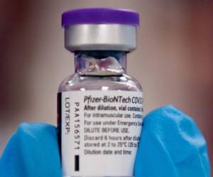 Inglaterra dio inicio a la inmunización de su población con la vacuna de Pfizer-BioNTech este martes 8 de noviembre. AFP.