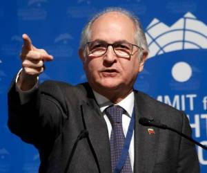 Las declaraciones de Ledezma en Ginebra se producen en momentos que la oposición venezolana está dividida sobre su eventual participación en las presidenciales del 22 de abril, pero se inclina por marginarse al considerar ilegítima una posible reelección de Nicolás Maduro. Foto:AP