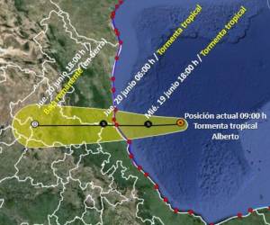 Alberto es una gran tormenta tropical que se extiende hasta 665 kilómetros al norte de su centro, provocando alertas para la costa de Texas, EUA.