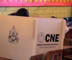 Los hondureños concurrieron a las urnas para elegir a un presidente, tres designados presidenciales (vicepresidentes), 298 alcaldías, 128 diputados para el Parlamento local y 20 para el Centroamericano.